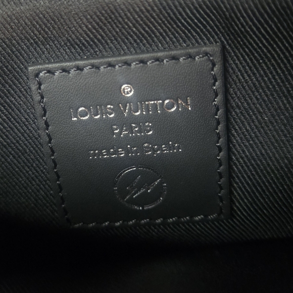 ✨️ LIMITED EDITION ✨️Louis Vuitton x Fragment iPhone Pouch - Picture 5 of 10